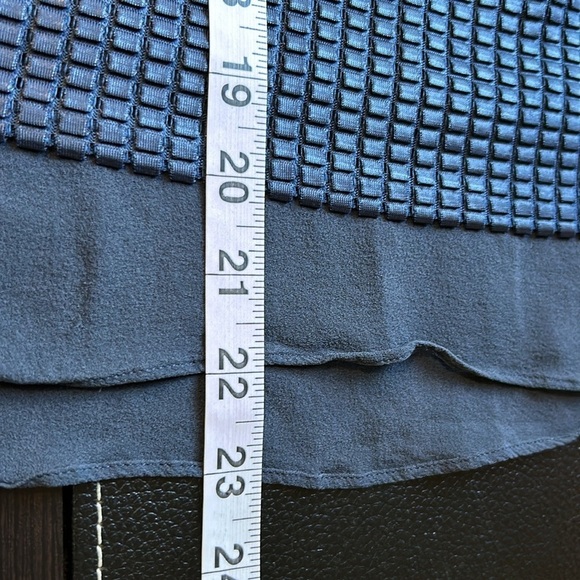 VINCE Mesh Lattice Overlay Silk Lined and Layered Tank Top Sleeveless Sz XS - Picture 13 of 14